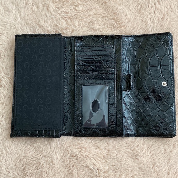 Large Guess Wallet - Picture 4 of 8